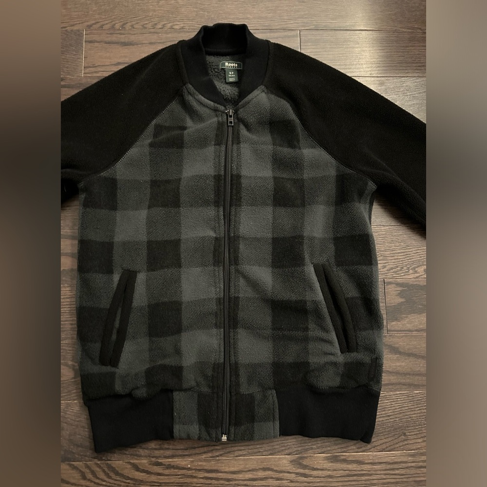 Women’s small Roots sweater